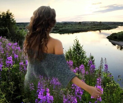 Хмелят стихи, как нежное вино Хмелят стихи, как нежное вино